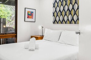 2 bedrooms, iron/ironing board, WiFi