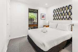 2 bedrooms, iron/ironing board, WiFi