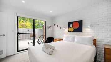 2 bedrooms, iron/ironing board, WiFi