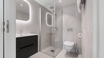 Apartamento clásico, balcón | Baño