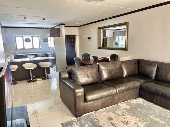 Apartment, 3 Bedrooms, Patio, Garden View | Lounge - 3-bedroom Luxury Apartment (Johannesburg)