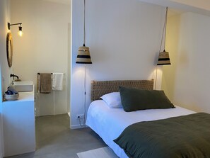 2 habitaciones, tabla de planchar con plancha, wifi y ropa de cama