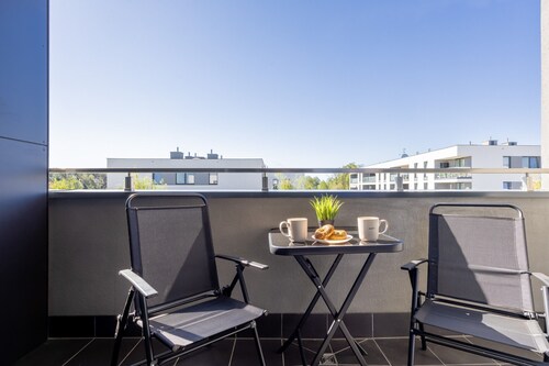 Bright Apartment for 4 by Renters