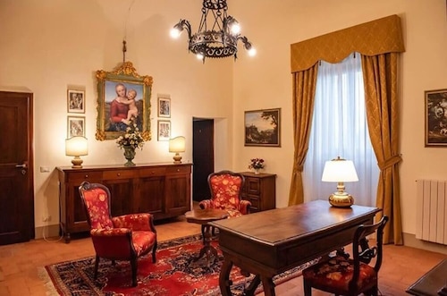 Elegant, Spacious Retreat in the Heart of Chianti. Stunning, Tranquil Views