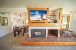 Exterior - Quicksilver 1617 (Keystone)