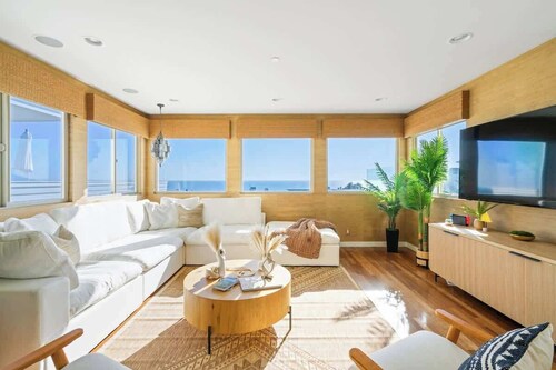 Sunny Home by the Beach | Free Parking