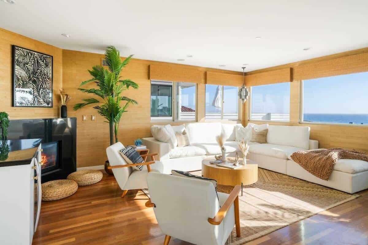 Televisio, takka, videopelejä, kirjoja