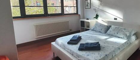 1 間睡房、書桌、熨斗/熨衫板、Wi-Fi