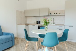Comfort Apartment, Balcony, Mountain View | Living area