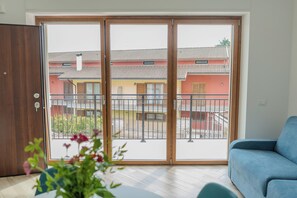 Comfort Apartment, Balcony, Mountain View | Living area