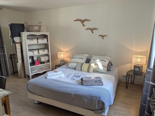 1 bedroom, desk, iron/ironing board, bed sheets - Appartement Proche Mer, Calme et Lumineux, 15/20 Minutes à Pieds D'intramuros (Saint-Malo)