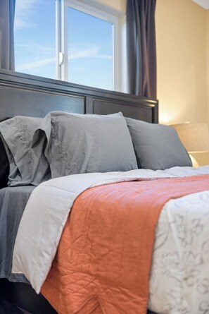 2 chambres, bureau, fer et planche à repasser, Wi-Fi gratuit