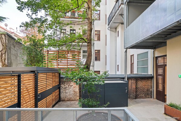 Basic Apartment, 1 Bedroom, Kitchenette | Terrace/patio - easy flat Hernals (Vienna)