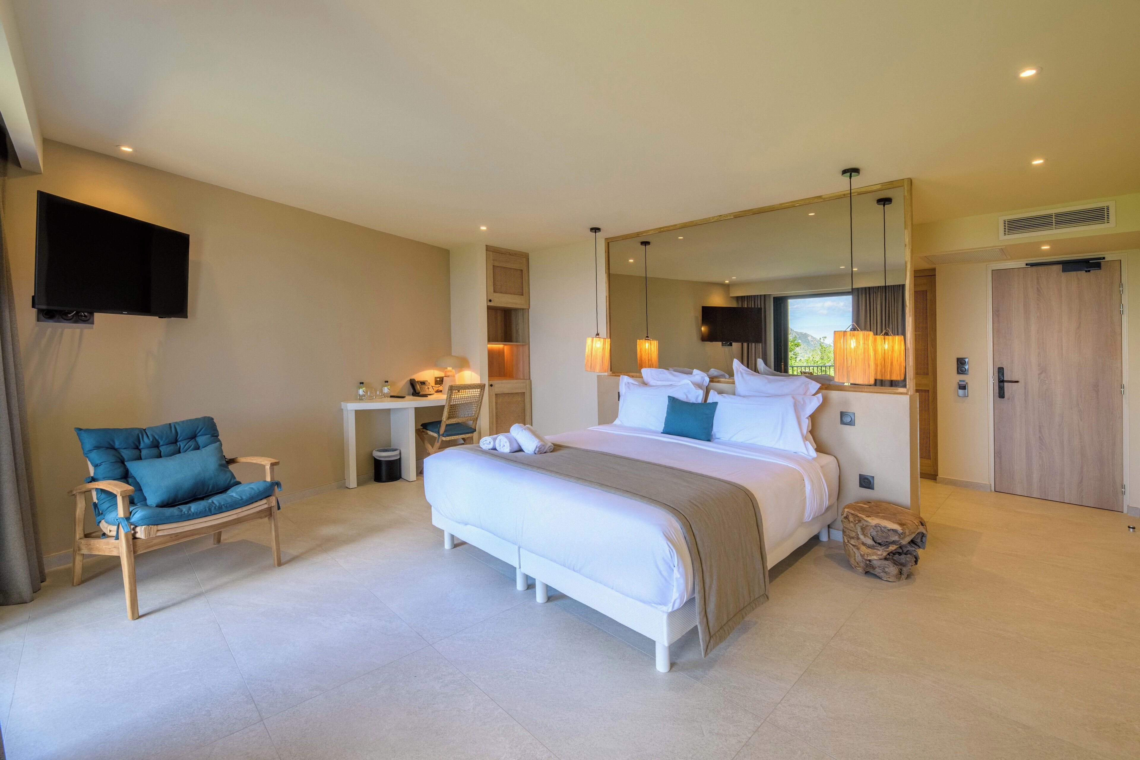 Chambre Double Supérieure, balcon, vue mer | Minibar, coffres-forts dans les chambres, bureau, Wi-Fi gratuit