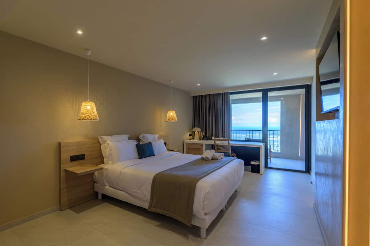 Double Room, Balcony, Sea View | 1 bedroom, minibar, in-room safe, desk