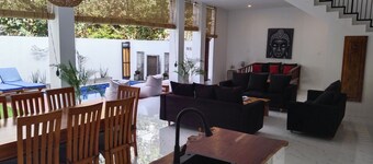 Charming 3-bedroom villa with AC and WiFi in serene Nusa Tenggara Bar