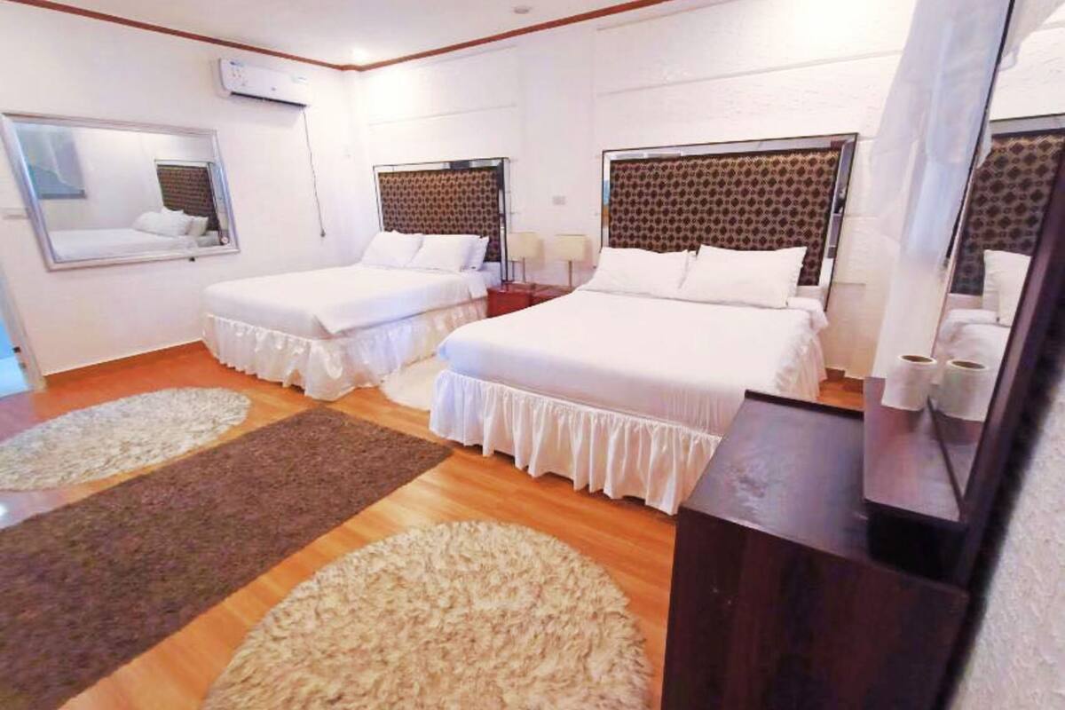 패밀리룸 | 책상, 간이 침대, 무료 WiFi, 침대 시트