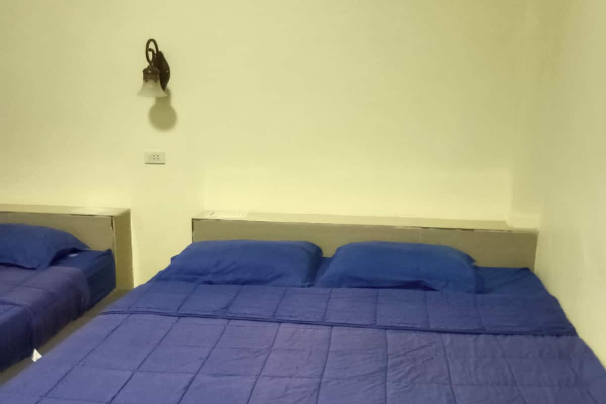 Blackout curtains, free WiFi, bed sheets