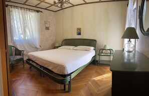 4 chambres, fer et planche à repasser, Wi-Fi, draps fournis