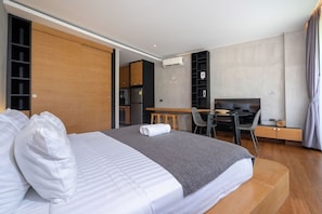 Design Studio Suite, Balcony, Garden View | Free WiFi - Natural Park View Suite B24 in Kamala (Kamala)