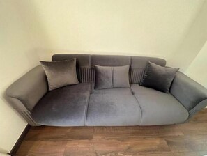 Living area - Appartement Moderne proche de disneyland WIFI & Café & Arrivée Autonome - Ground floor (Bussy-Saint-Georges)