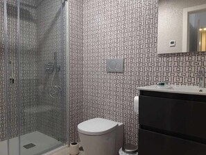 Bathroom - Villa Amalia 23  - Ground floor pool views (Torrevieja)