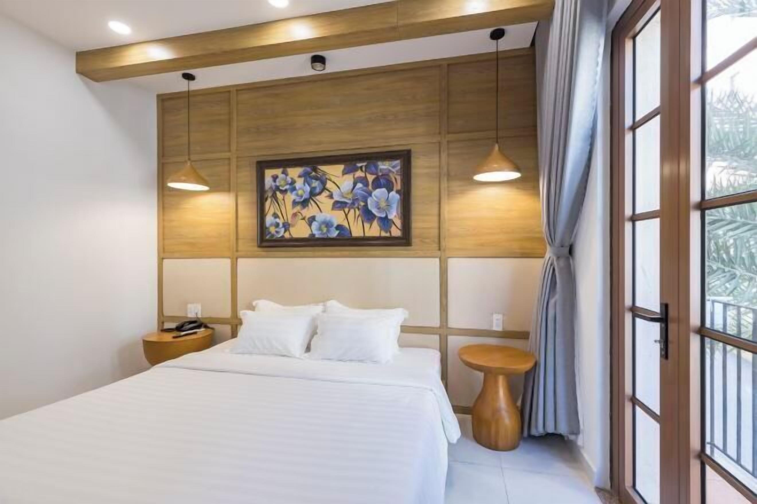 Memory foam-senger, minibar, skrivebord og skrivebord for bærbar PC