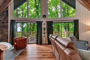 Smart TV y chimenea 
