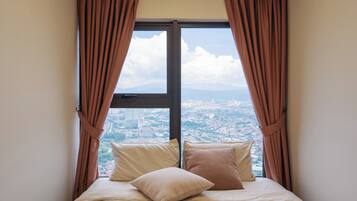 2 bedrooms, laptop workspace, iron/ironing board, free WiFi