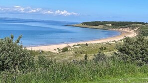 Beach - Charming coach house by the sea. (Aberlady)
