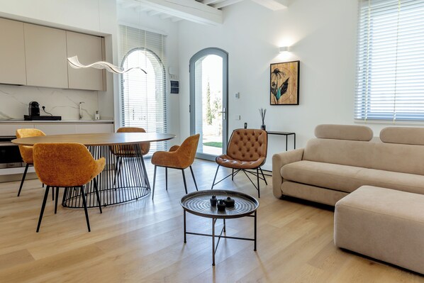 Living area - Luxury suite in the heart of the Tuscany with breakfast. (Toscana)