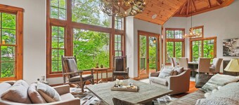 🌲 Rustic & Comfy 5BR Retreat | 🛗 Elevator | 🎱 Game Room | ♨️ Hot Tub | 🐾 Pets OK