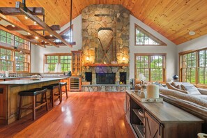 المنشأة من الداخل