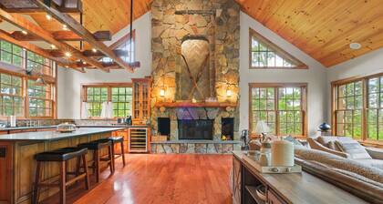 🌲 Rustic & Comfy 5BR Retreat | 🛗 Elevator | 🎱 Game Room | ♨️ Hot Tub | 🐾 Pets OK