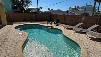 Een verwarmd zwembad