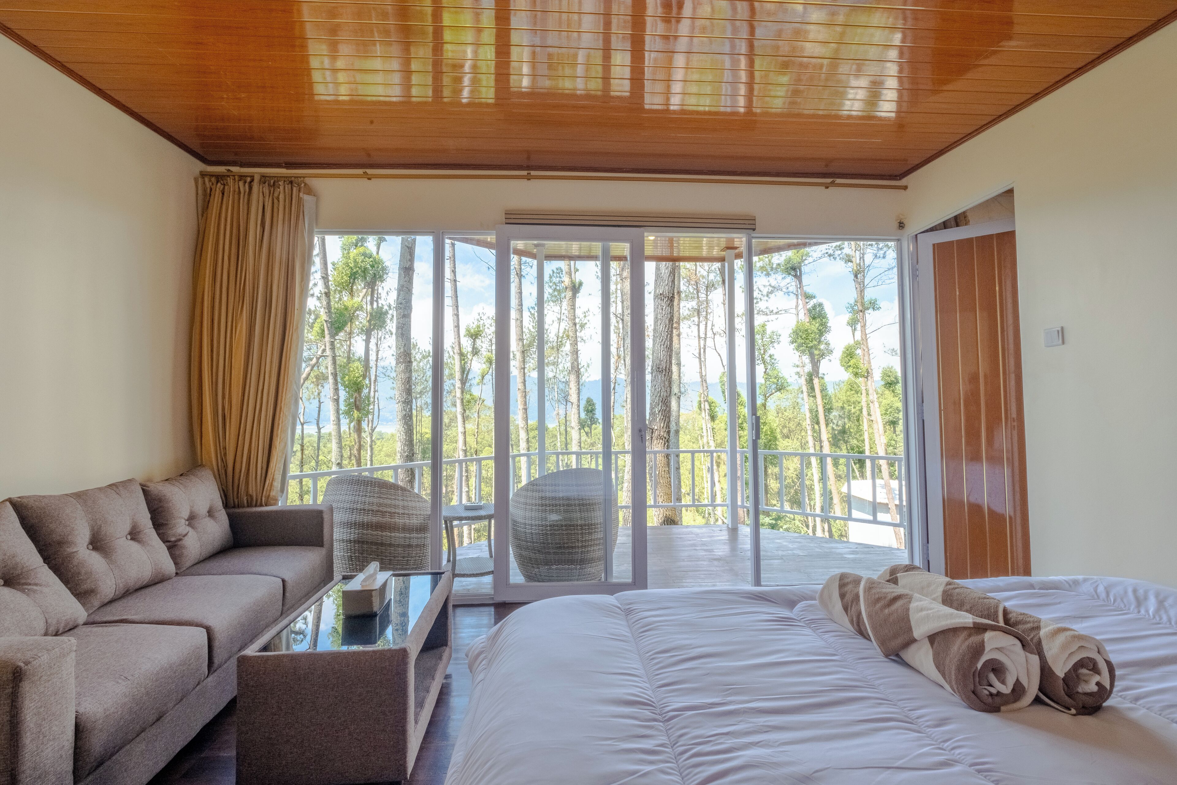 Habitación Deluxe, vista a la montaña | Escritorio, wifi gratis y ropa de cama 