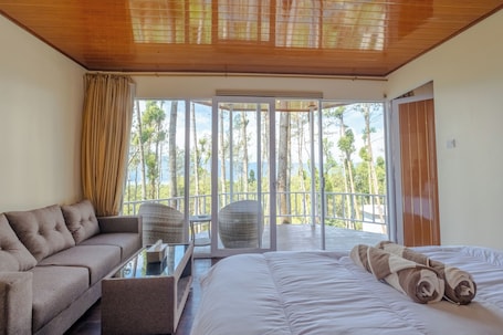 Deluxe Room, Mountain View | Desk, free WiFi, bed sheets