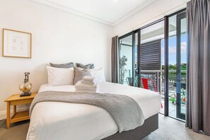 2 slaapkamers, een bureau, een strijkplank/strijkijzer, gratis wifi