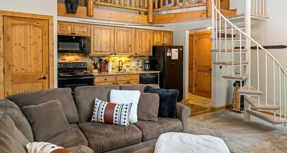 Hillside: Sleeps 13: Golf Pool Lake