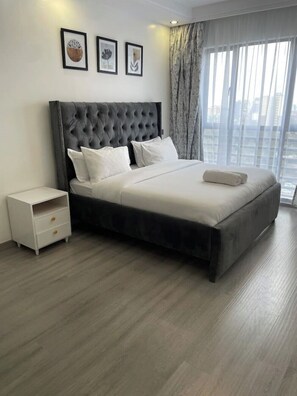 4 bedrooms, iron/ironing board, WiFi, bed sheets