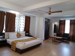 Superior Room | Egyptian cotton sheets, premium bedding, down comforters - Hotel Dew Pond  (Gangtok)