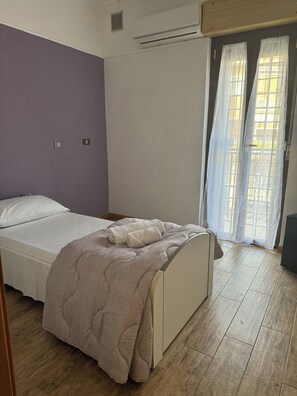 Basic Triple Room | Free WiFi - la villetta fiera airport (Rome)