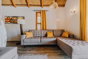 Bungalow Classic - utsikt mot trädgården | Vardagsrum | Tv