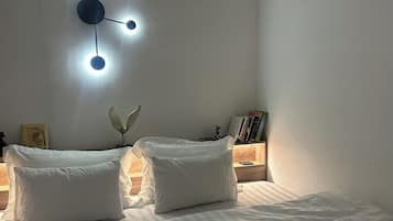 Deluxe Room, 1 King Bed | Desk, laptop workspace, blackout drapes, soundproofing