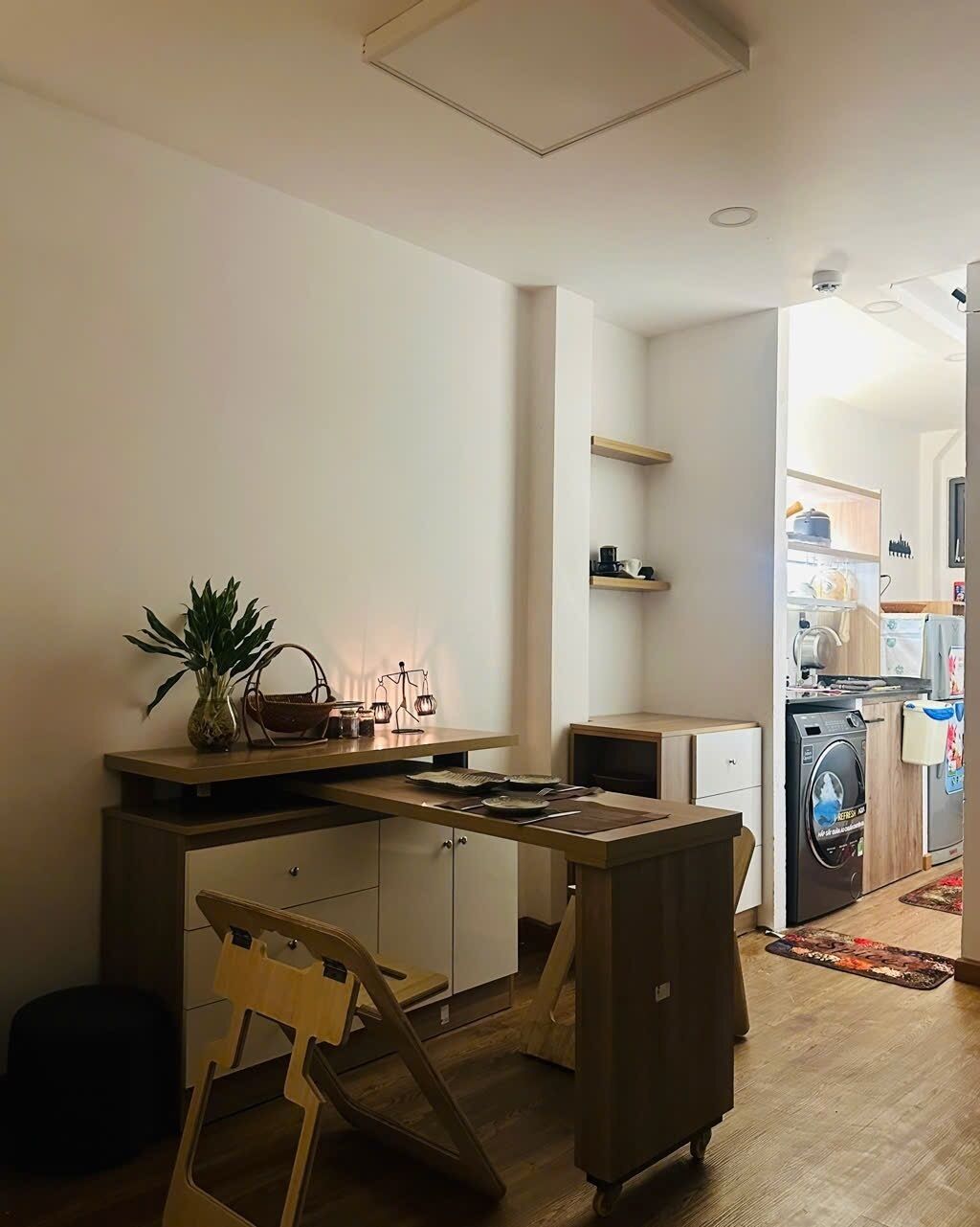 Deluxe Studio Suite | Private kitchen | Full-sized fridge, microwave