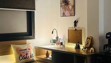 Deluxe Studio Suite | Living area