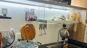 Suíte estúdio luxo | Cozinha privada | Geladeira grande, micro-ondas