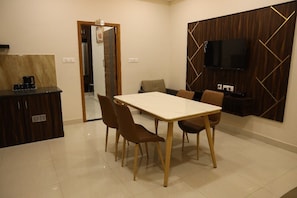 Family Villa | Dining room - Manopriya Residency by Azalea (Madurai)