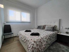2 bedrooms, iron/ironing board, WiFi - Villa Amalia 38: Top floor apartment with solarium (Torrevieja)