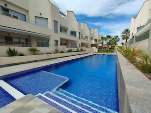Pool - Villa Amalia 38: Top floor apartment with solarium (Torrevieja)